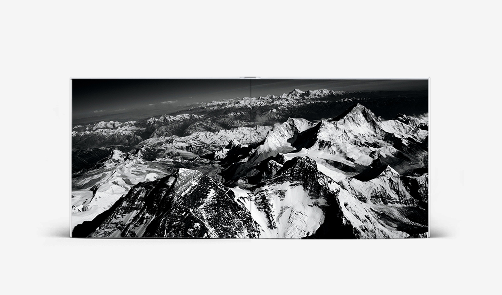 Layflat Book with Black & White Mount Everest Photography