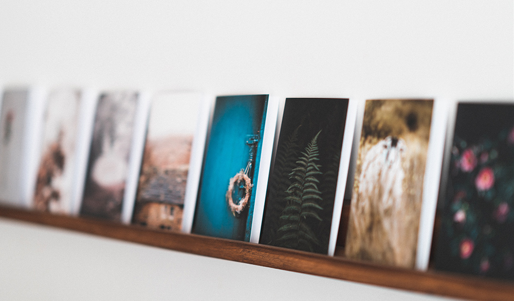 Bedroom Wall Décor Idea: Floating Shelves